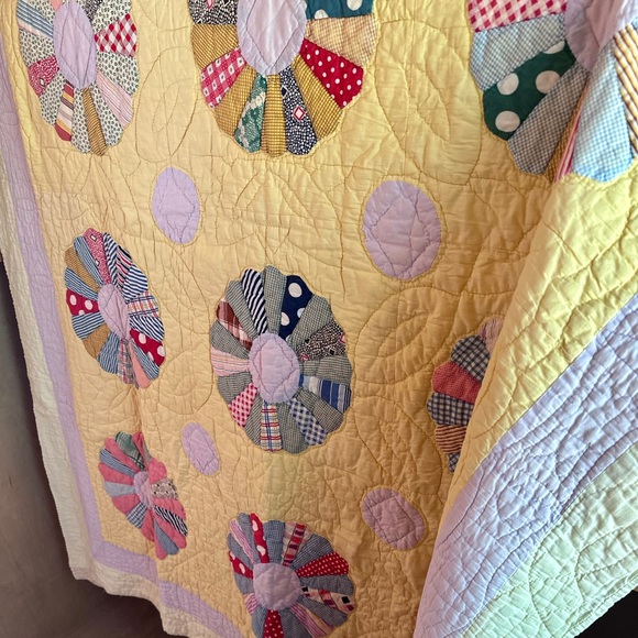 Vintage Quilt - Picture 1 of 3